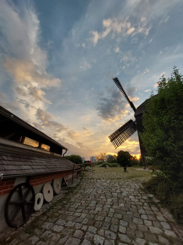 Mühle im Sonnenuntergang